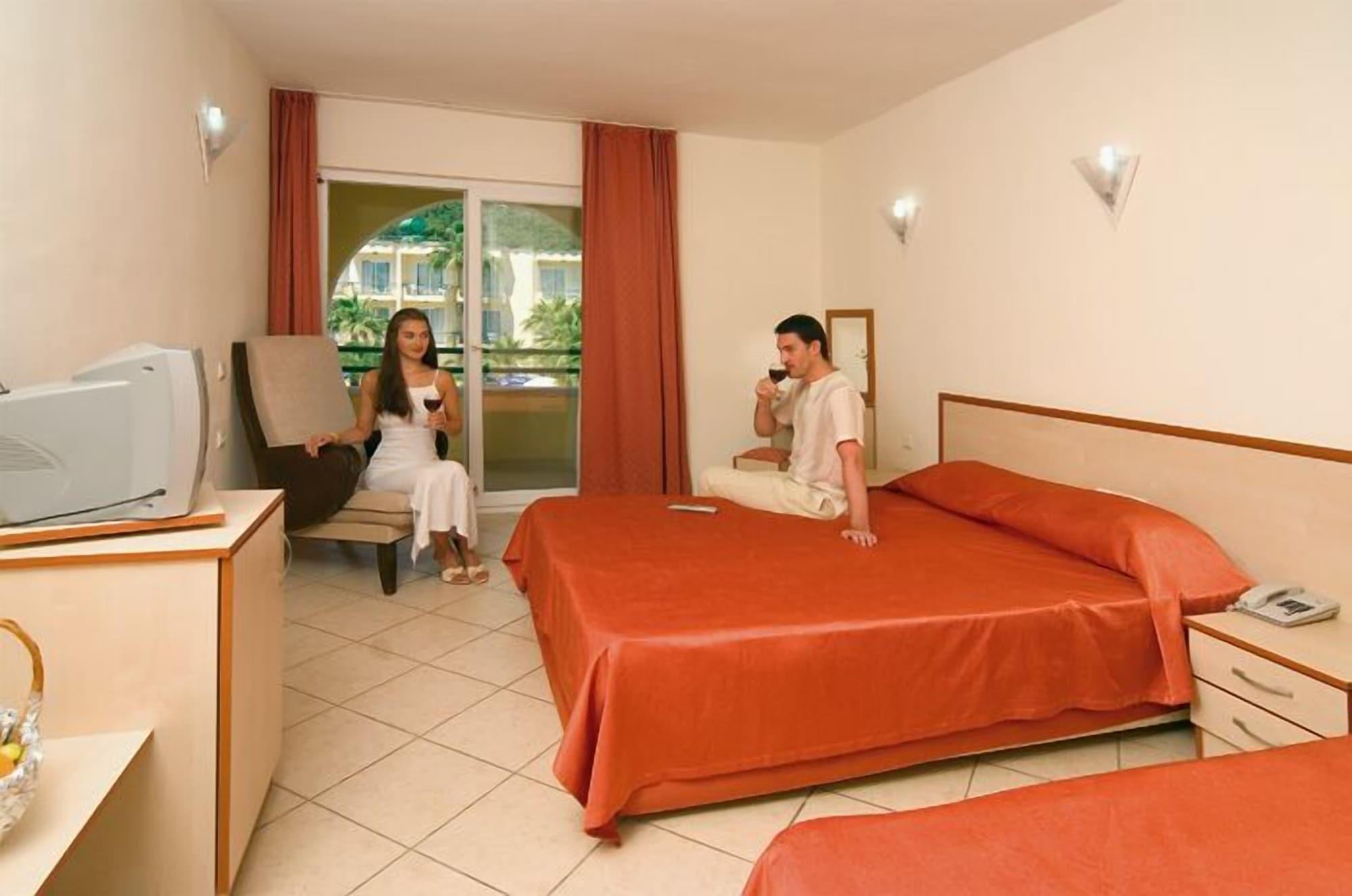 Hotel Golden Sun เบลดิบี ภายนอก รูปภาพ